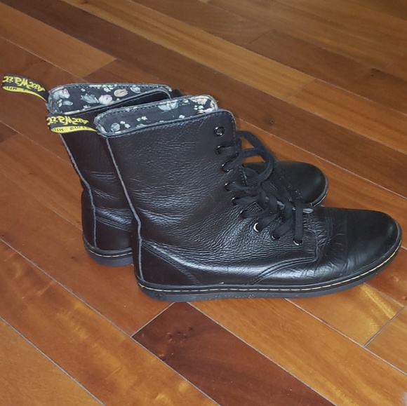 Dr. Martens Shoes - Dr. Marten Black Leather/Flower Stratford Boots